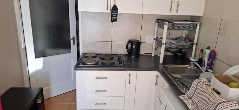 To Let 1 Bedroom Property for Rent in Goodwood Park Western Cape